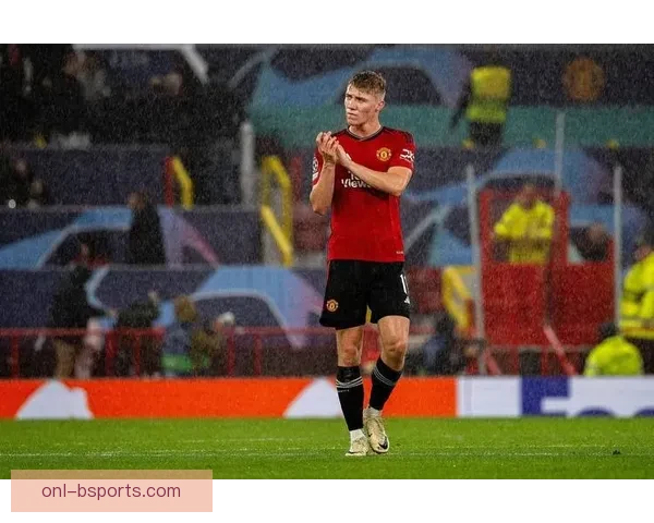 奥纳纳曼联门前低迷期逐步走出困境重拾巅峰状态