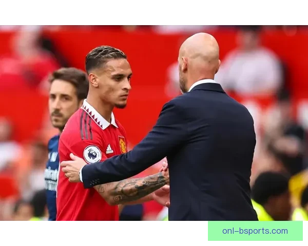 曼联前锋安东尼因场上花哨动作遭英超名宿批评称缺乏尊重